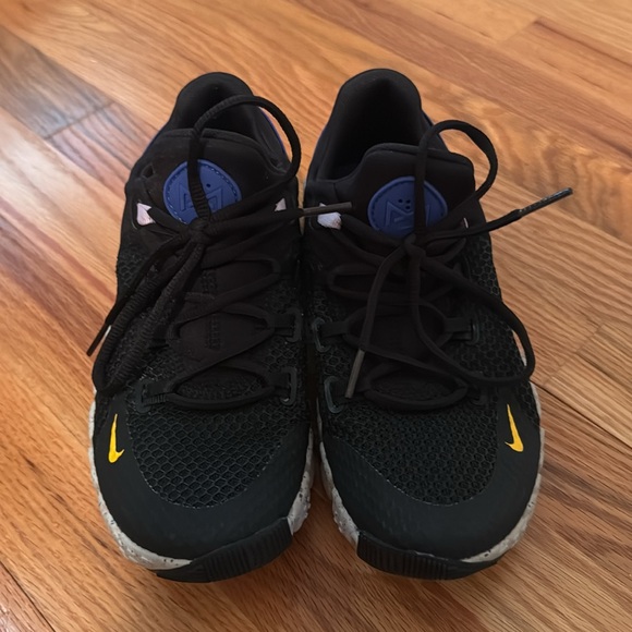 Nike Women’s Metcon Sneakers - Picture 3 of 5